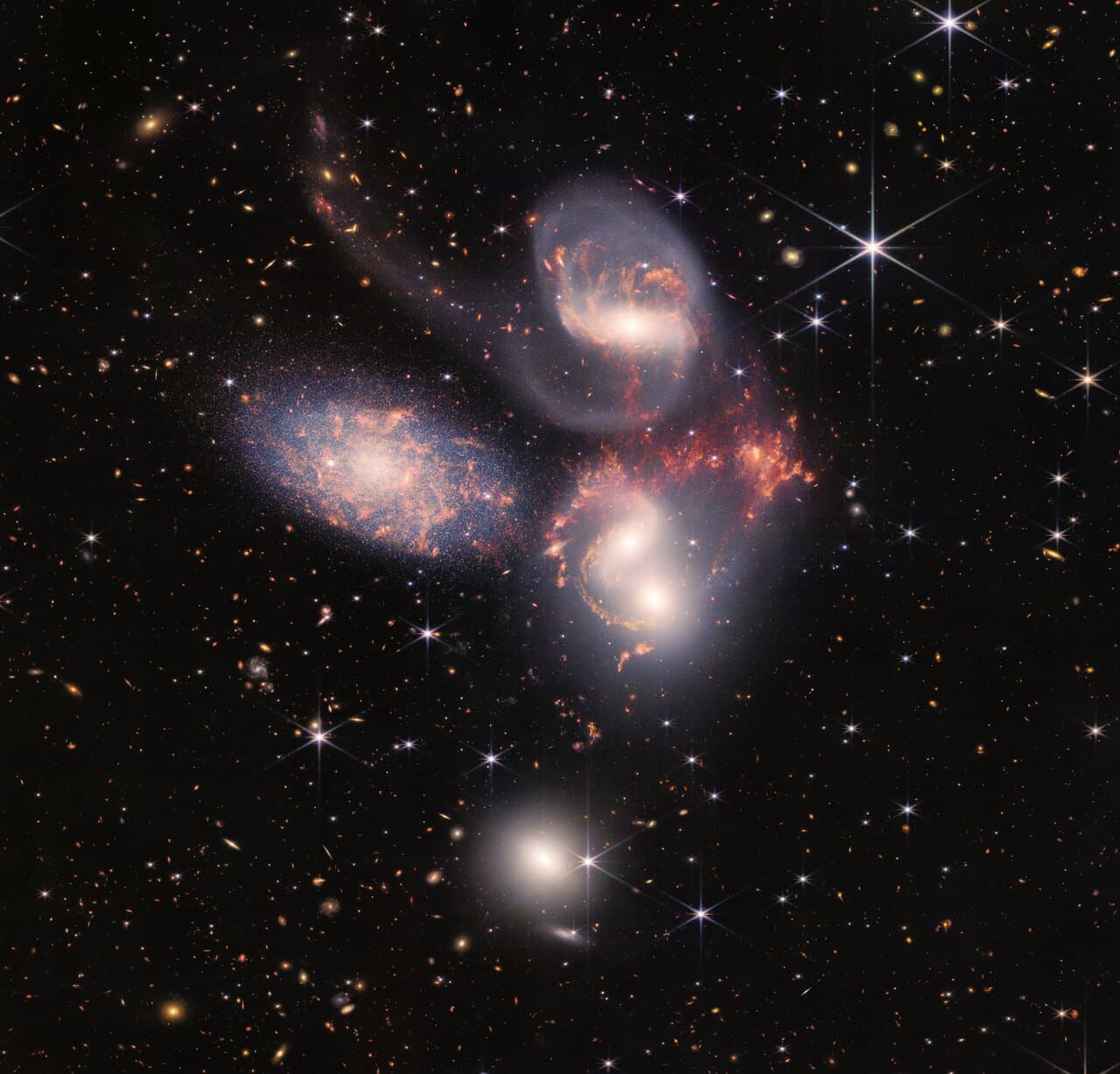 ステファンの五つ子 (Stephan's Quintet) の観測画像